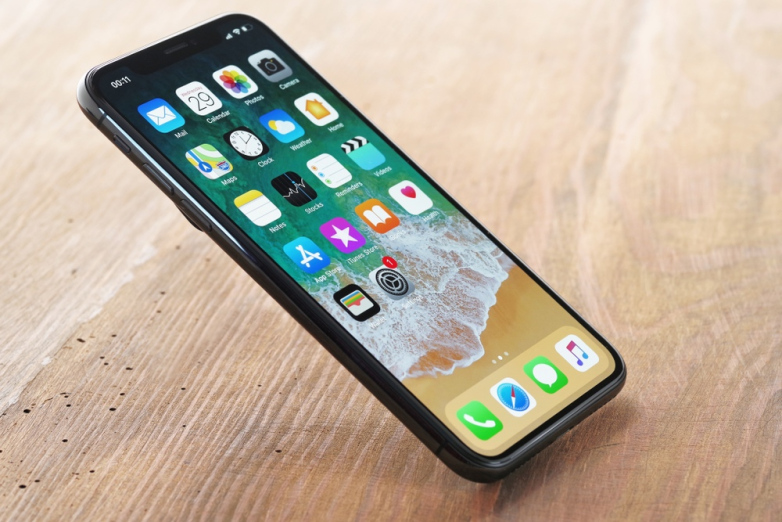 Apple replaces defective iPhone X displays