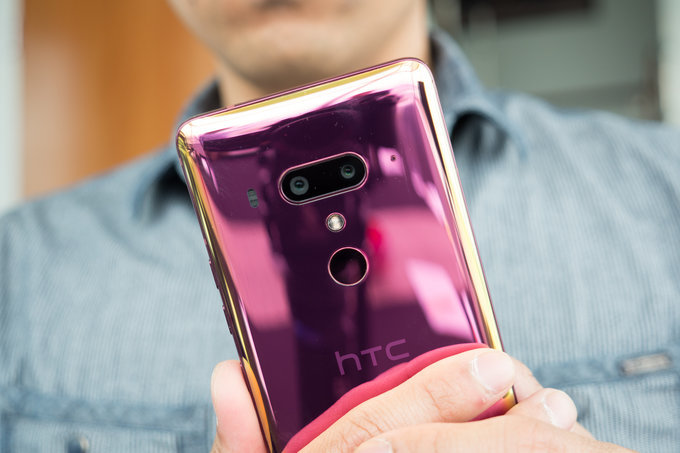 HTC U12 Plus Flame Rose up for pre-order in the US