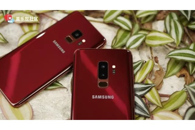 Oh, cool, we have pictures of Burgundy Red Samsung Galaxy S9 and S9 Plus
