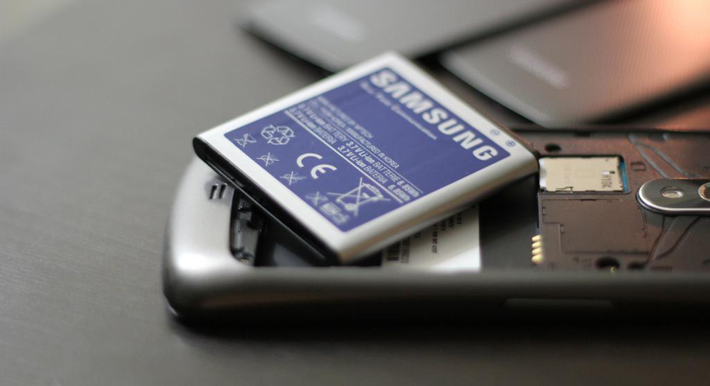 Future iPhones should have removable batteries