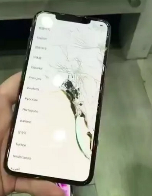 iPhone Xs crash-tested