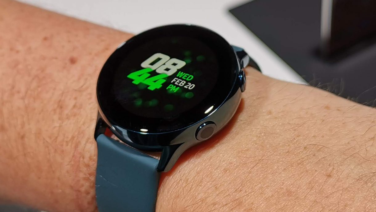 Samsung Galaxy Watch Active has just launched in Vietnam